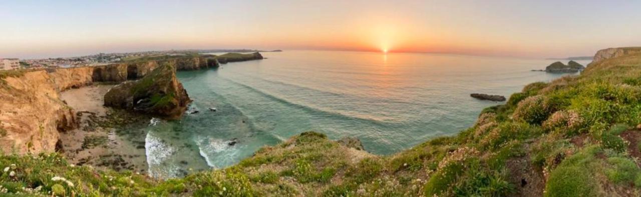 Sunset Waves Sea View Apartment Featuring Panoramic Views & Parking New Quay Extérieur photo