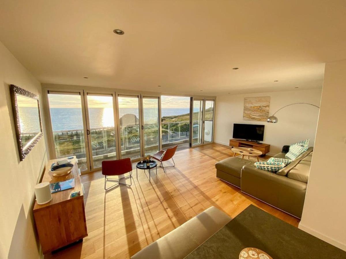 Sunset Waves Sea View Apartment Featuring Panoramic Views & Parking New Quay Extérieur photo