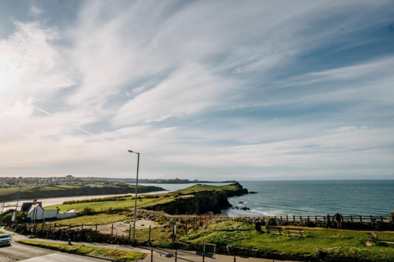 Sunset Waves Sea View Apartment Featuring Panoramic Views & Parking New Quay Extérieur photo