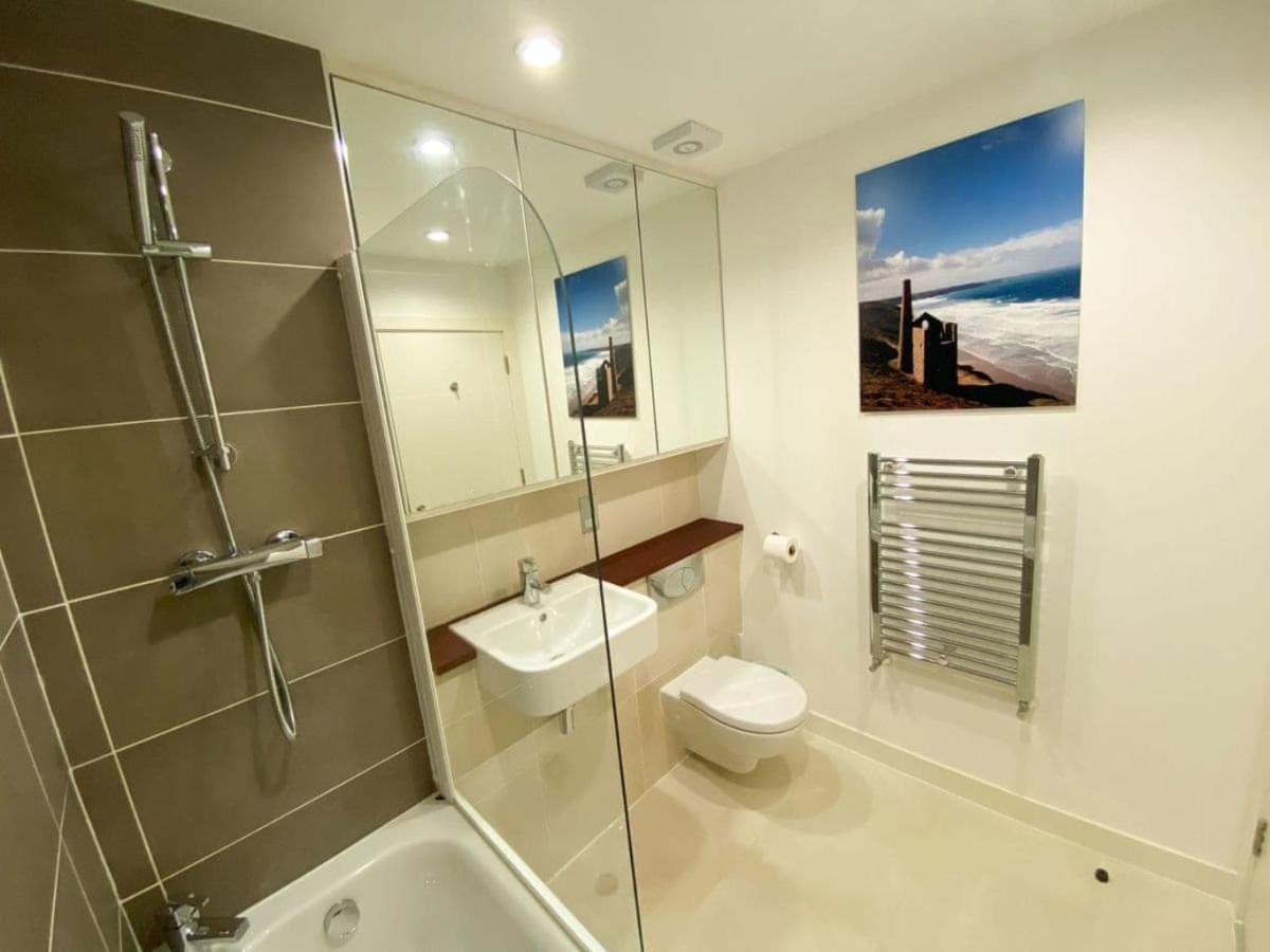 Sunset Waves Sea View Apartment Featuring Panoramic Views & Parking New Quay Extérieur photo