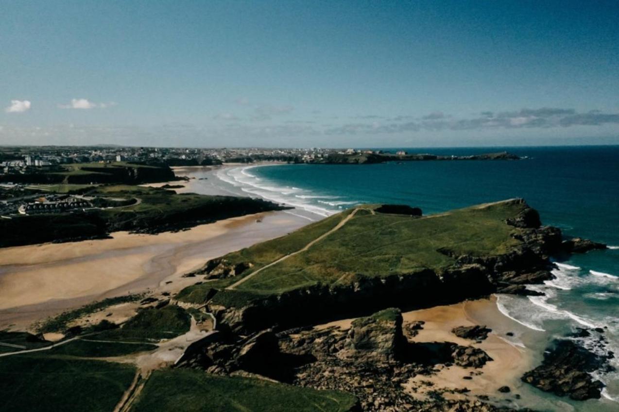 Sunset Waves Sea View Apartment Featuring Panoramic Views & Parking New Quay Extérieur photo